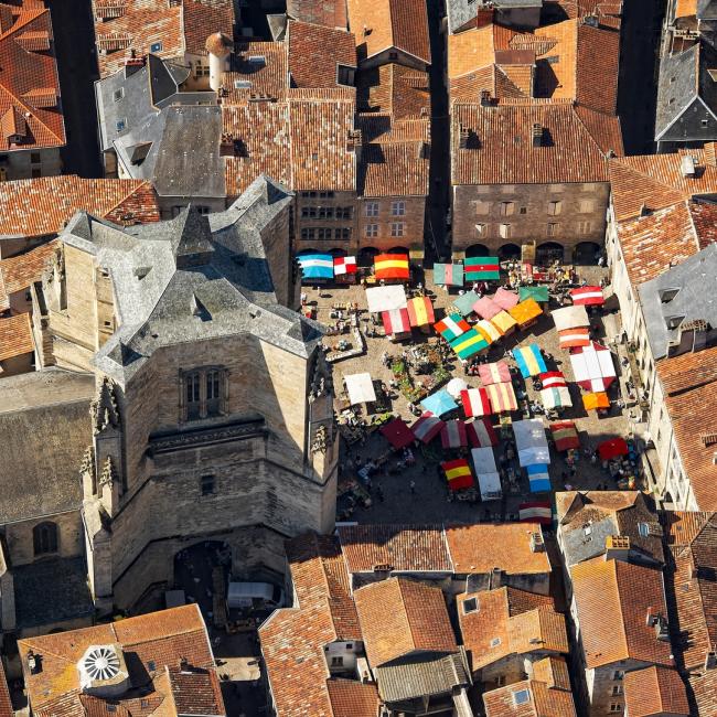 Place Notre Dame un jour de Marché