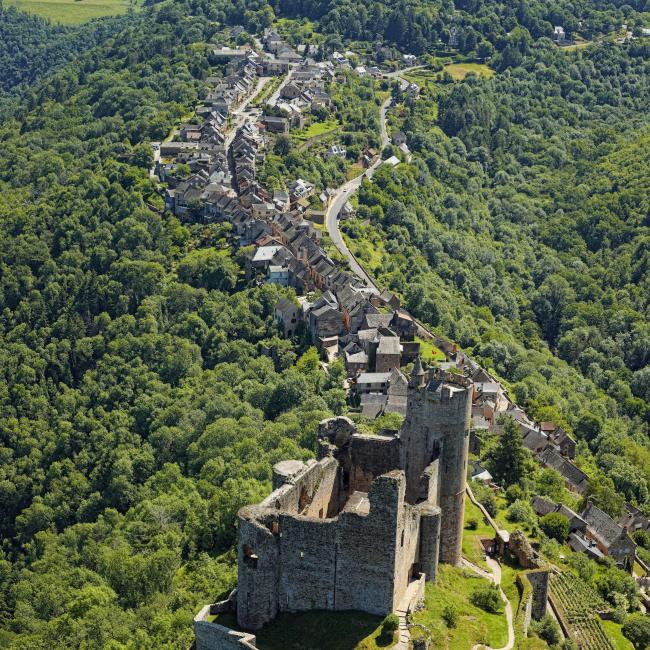 Forteresse Royale de Najac en Aveyron Le Relais de Farrou